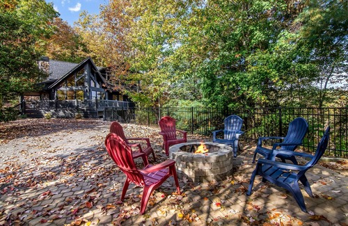 Foxfire Estates Cabin | 2 Masters + Theater + Sauna + Mtn Views + Hot Tub