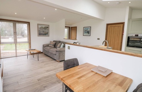 Dobwalls Cottage | 2 MEADOW RETREAT, family friendly, luxury holiday cottage in Dobwalls