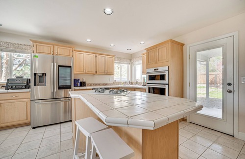 South Richland House | 2 Mi to Badger Mountain: Hot Tub Haven!