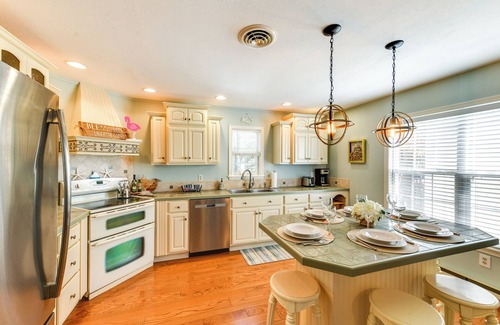 Bethany Beach Cottage | 2 Mi to Boardwalk: Home w/Deck in Bethany Beach!