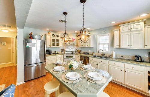 Bethany Beach Cottage | 2 Mi to Boardwalk: Home w/Deck in Bethany Beach!