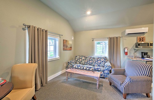 Downtown Branson Cottage | 2 Mi to Branson Strip: Cozy Cottage w/Fire Pit!