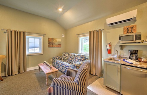 Downtown Branson Cottage | 2 Mi to Branson Strip: Cozy Cottage w/Fire Pit!