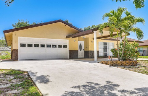 Echo Lake House | 2 Mi to Downtown: WPB Home w/Patio & Pool!