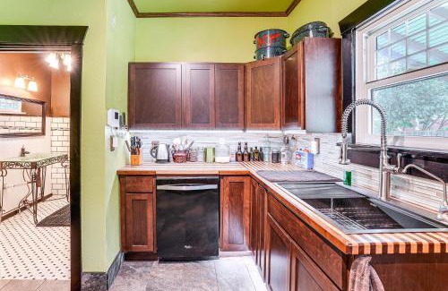 South Perry District Apartment | 2 Mi to Downtown Spokane Nurse-Ready Rental