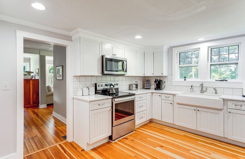 Madison House | 2 Mi to Dtwn: 2-Acre Retreat w/Large Yard!