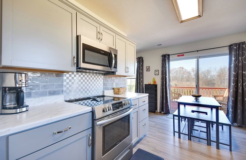 Fulton House | 2 Mi to Dtwn Fulton: 'Meadowlark' Home w/Deck!