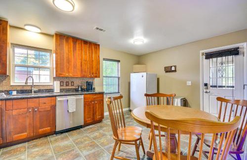 Greensboro House | 2 Mi to Dtwn Greensboro Pet-Friendly Retreat!