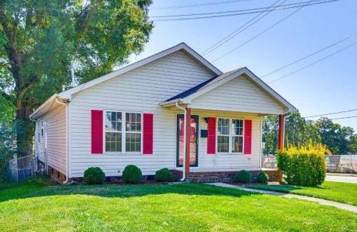 Greensboro House | 2 Mi to Dtwn Greensboro Pet-Friendly Retreat!