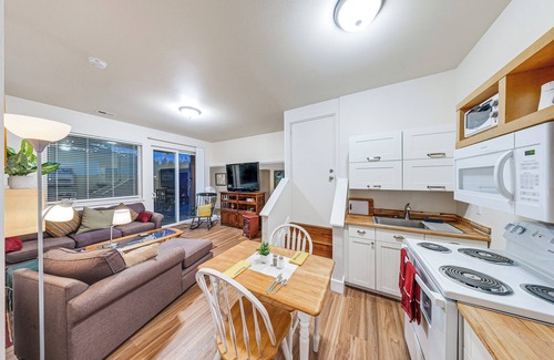 Mount Vernon Apartment | 2 Mi to Dtwn: Mount Vernon Apt w/Private Patio!