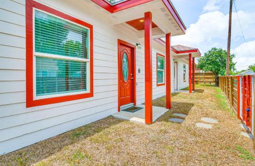 Brownsville House | 2 Mi to Family Attractions Brownsville Cottage!
