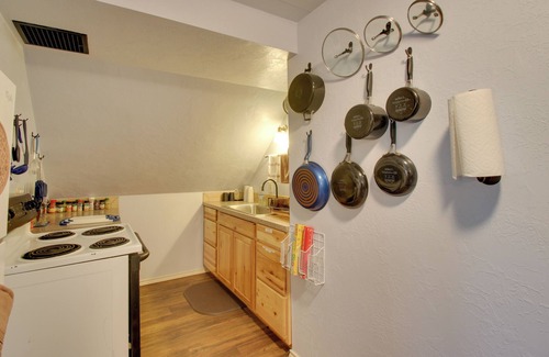 Lawton Apartment | 2 Mi to Fort Sill: Studio w/Home Gym in Lawton