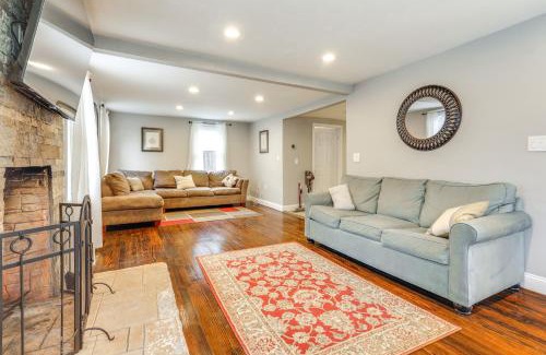 Foxboro House | 2 Mi to Gillette Stadium Foxborough Retreat!