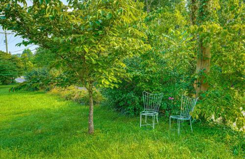 Fayetteville House | 2 Mi to Hiking Trails Cozy Fayetteville Cottage!