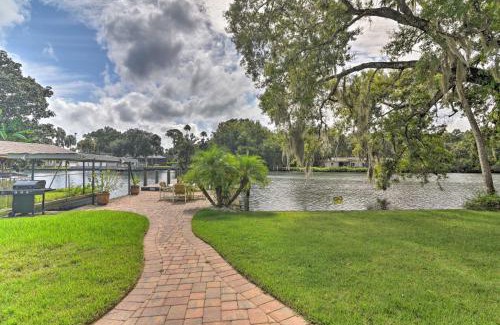 Homosassa House | 2 Mi to Homosassa Springs Riverfront Home with Dock