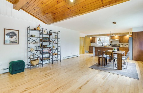 Town of White Creek House | 2 Mi to Hoosic River: 'The Moss House' w/Deck!