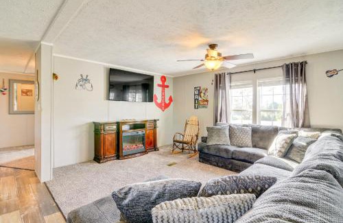 Jamestown House | 2 Mi to Lake Cumberland Family-Friendly Retreat!