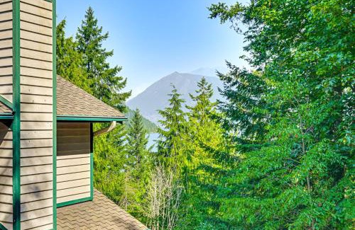 Hoodsport House | 2 Mi to Lake Cushman Access PNW Cabin Retreat!