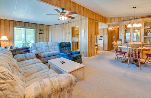 Desert Hills House | 2 Mi to Lake Havasu Pet-Friendly Home with Grill!