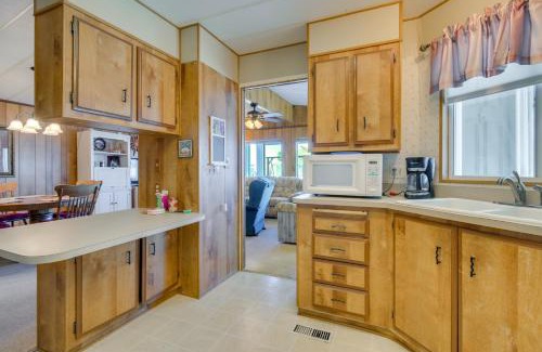 Desert Hills House | 2 Mi to Lake Havasu Pet-Friendly Home with Grill!