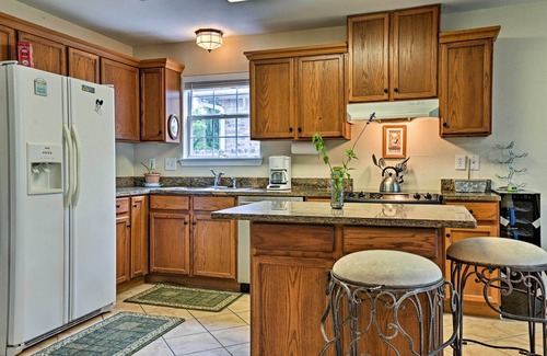 McQueeney House | 2 Mi to Lake McQueeny: Gem w/Covered Patio