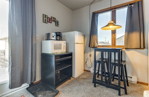 Neenah Apartment | 2 Mi to Lake Winnebago: Studio w/Private Yard!