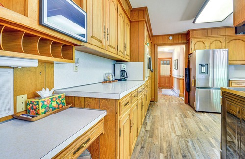 Thomasville House | 2 Mi to Main St Thomasville: Family Home w/Games