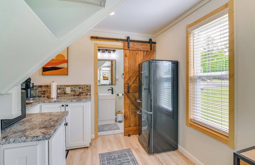 Starkville House | 2 Mi to MSU: Tiny Home w/Furnished Deck!