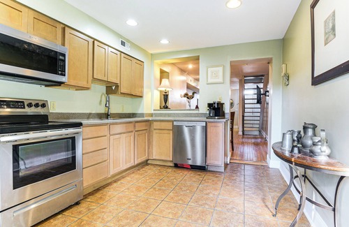 Canton House | 2 Mi to National Aquarium: Canton Home w/Patio!