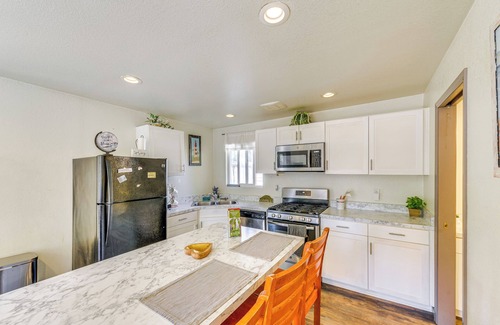 Eureka Cottage | 2 Mi to Old Town: House w/Grill in Eureka!