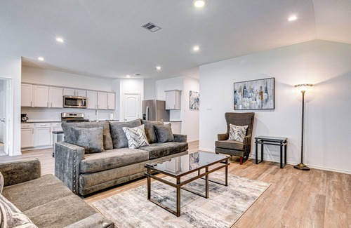 Willis House | 2 Mi to Palms Marina: Family Home w/Fenced Yard!