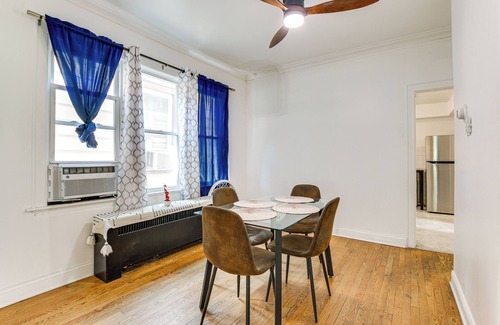 South Chicago Apartment | 2 Mi to Rainbow Beach Park: South Side Charmer!