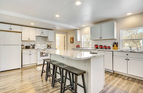 Elkhart Lake House | 2 Mi to Road America: Pet-Friendly Duplex!