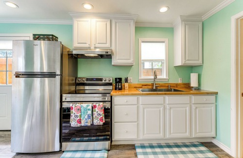 Rockport Cottage | 2 Mi to Rockport Beach: Cozy Hideaway!