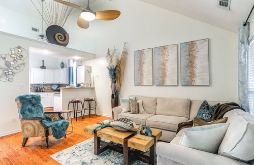 Cordova House | 2 Mi to Shelby Farms: Charming Family Home w/Yard