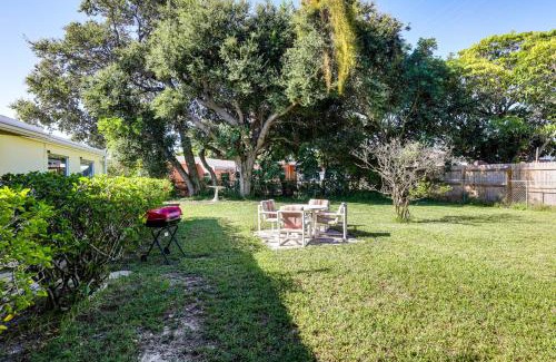 Riviera Beach House | 2 Mi to Shore Riviera Beach Retreat with Yard