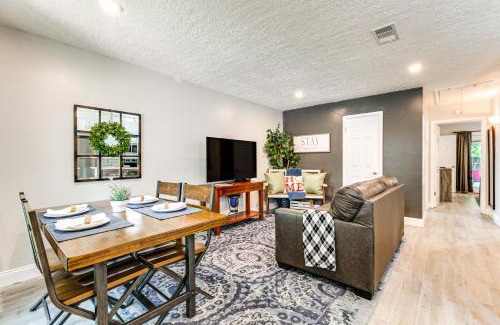 College Station House | 2 Mi to Texas AandM Pet-Friendly Duplex with Yard!
