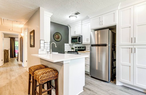 College Station House | 2 Mi to Texas A&M: Pet-Friendly Duplex w/Yard!