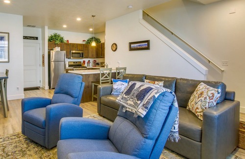 Providence House | 2 Mi to Zootah: Providence Townhome w/Fireplaces