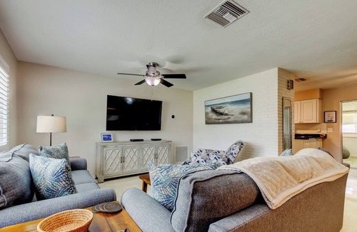 Boca Ciega Ridge House | 2 Miles 2 Redington Beach. Large Yard, Dog Friendly. Bonus Lounge/Kids Room