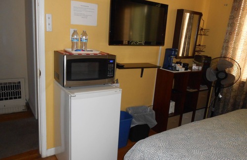 Sun Valley Bed & Breakfast | 2 Miles Burbank Airport/7 Miles Universal/Studios/N Hollywood. Cozy Room