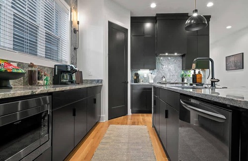 North Nashville House | 2 Miles from Broadway | Rooftop Lounge!