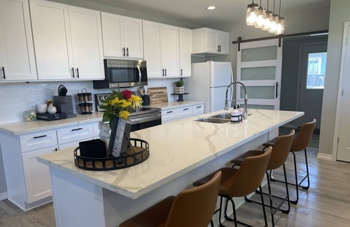 Somerville Cottage | 2 miles from Welch Park boat ramp and park!Close to grocery store and restaurant