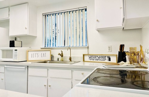 Las Vegas Apartment | 2 miles to LVCC and Strip Cozy 2BD 2BA Apartment