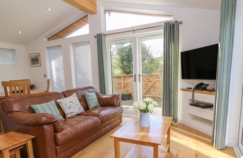 Looe House | 2 MILLER'S ISLAND, pet friendly, luxury holiday cottage in Lanreath