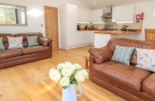 Looe House | 2 MILLER'S ISLAND, pet friendly, luxury holiday cottage in Lanreath