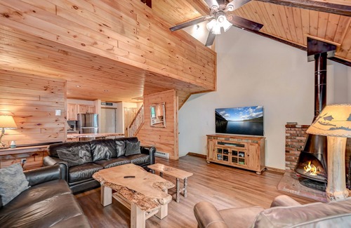 Village at Camelback House | "2 Min From Aquatopia & Camelbeach Waterparks,Pool,Zip-Line,Pickleball/Tennis"