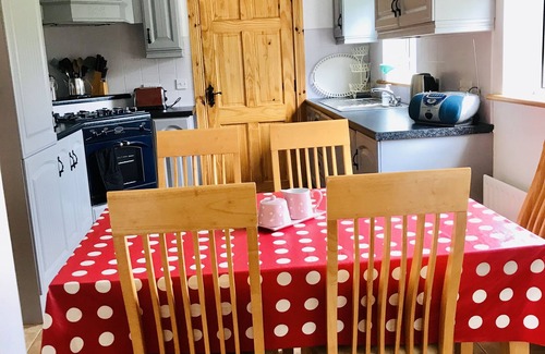 Donegal House | 2 min's to beautiful beach, amazing home for 8 peeps huge garden. Suits families