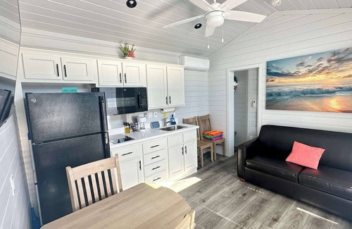 Crystal Beach House | 2 Min to Beach*Comfy Beds*New Listing Discount!