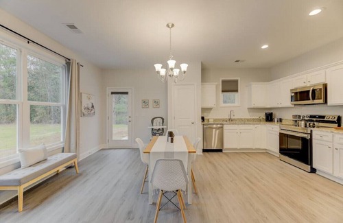 Woodfield House | 2 Min to Ft Jackson Visitors Center | Garage | 3BR